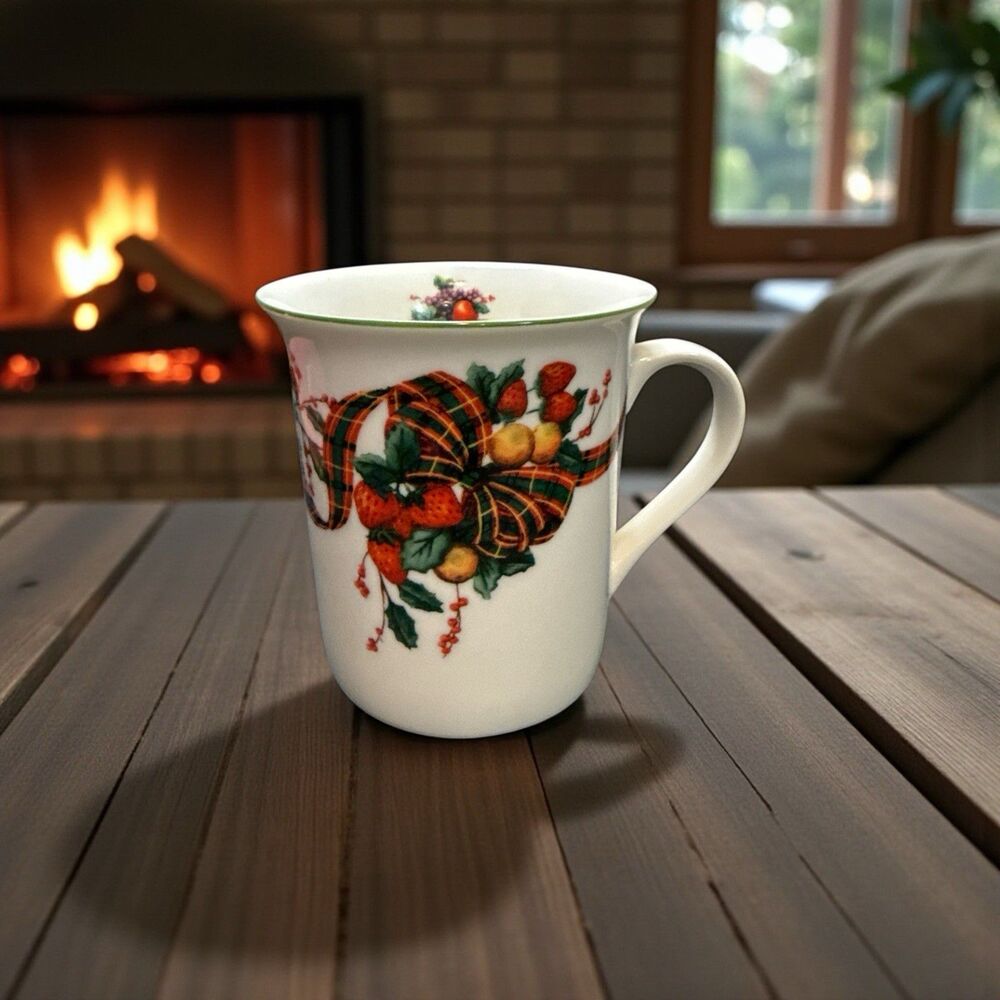 William James Fine Stoneware Coffee Mug Christmas Fruit Garland Holiday 4.25”